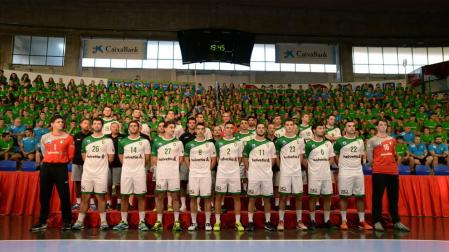 El Helvetia Anaitasuna, de Liga Asobal, se presentó este martes junto a 21 equipos de la base.