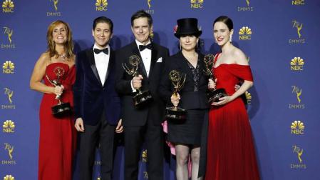 'Juego de Tronos' extendió su imperio televisivo en los Emmy, en los que se llevó el premio a la mejor serie dramática, mientras que 'The Marvelous Mrs. Maisel' arrasó con su primera temporada en los apartados de comedia de los galardones más importantes de la pequeña pantalla.