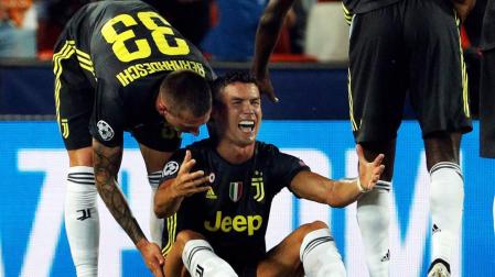 Dos penaltis tras la expulsión de Cristiano dan el triunfo a la Juventus