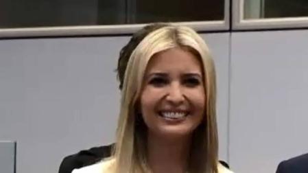 Ivanka Trump acude a la NASA y termina sonrojándose
