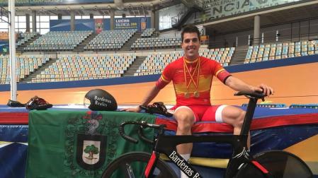 Juan Peralta acaba los campeonatos con doblete