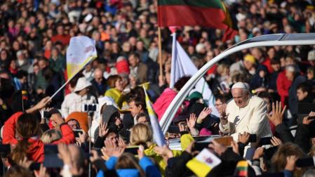 El recuerdo de represión soviética y nazi marca la visita del Papa a Lituania