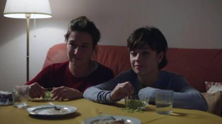Lola Dueñas y Anna Castillo hacen un 'Viaje al cuarto de una madre' en San Sebastián