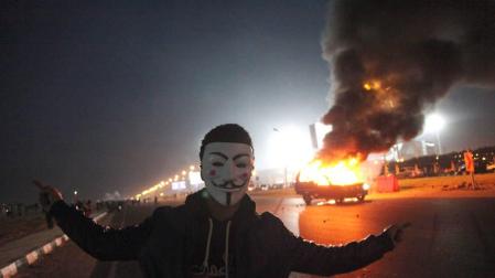 Decenas de muertos al enfrentarse hinchas de fútbol y la Policía