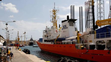 Los 141 inmigrantes del 'Aquarius' desembarcan en Malta
