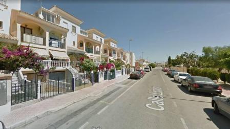 Dos personas resultan heridas en el derrumbe de dos bungalós en Orihuela Costa