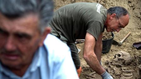 Recuperados en Etxalaz los cuerpos de seis víctimas del golpe militar de 1936