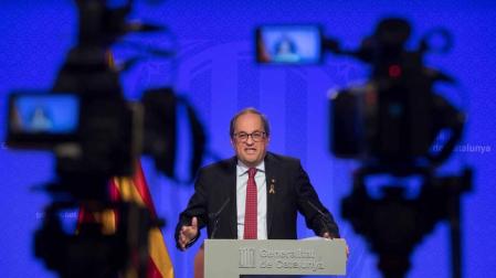 Abucheos a Torra tras su visita al instituto de los profesores denunciados