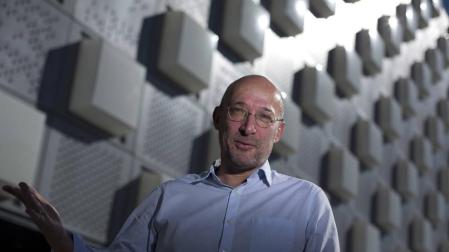 Carmelo Fernández: “El cofre para albergar 2.700 gradas es la gran aportación del Navarra Arena”