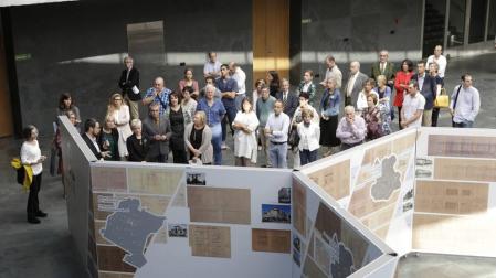 El Parlamento homenajea a los arquitectos Arraiza, Esparza y Gaztelu