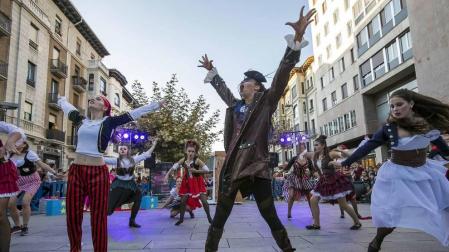 Comercios del Ensanche pamplonés celebraron este viernes, 28 de septiembre, una edición más de Ensanche la nuit