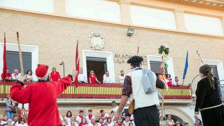 Tradicional baile durante las fiestas de la localidad navarra.