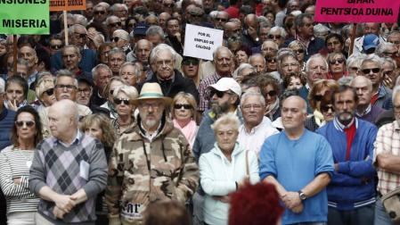 El Gobierno "no se puede comprometer" a una pensión mínima de 1.080 euros