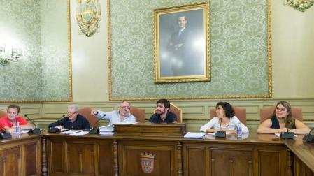 El alcalde impide aprobar una moción para pedir más dinero al Gobierno