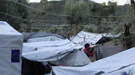 Javier Ruiz, voluntario pamplonés en Grecia: "El ciclón apuntilla a los refugiados"
