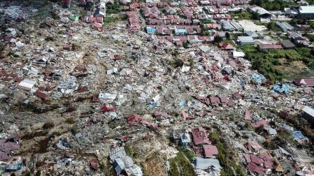 Los muertos por los terremotos y el tsunami en la isla Célebes superan los 1.400