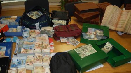 Hallada una maleta con 600.000 euros en poder del presunto ladrón del Códice Calixtino