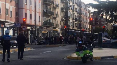 Protestas y muestras de dolor en el lugar del atropello mortal del niño de 4 años en Pamplona