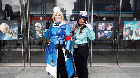 La locura por el cómic y la ficción se desató este jueves en la Gran Manzana en la primera de las cuatro jornadas del Comic Con de Nueva York, un evento que atrae de cientos de miles de seguidores, así como estrellas de la televisión y el cine y las principales editoriales y productoras del género.