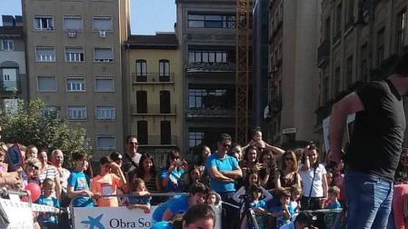 Celebración del Día Europeo del Autismo en la plaza del Castillo de Pamplona. I Carrera de Gateo por el Autismo y V Carrera Solidaria de ANA