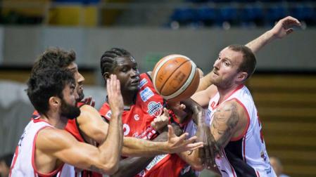 El Basket Navarra asalta Santander