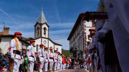 Premio para Valcarlos y las danzas de sus bolantes en el concurso de 'Conocer Navarra'