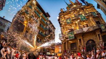 'Preparados para la danza' ha sido la fotografía de 'Fiestas y tradiciones' más votada por los seguidores del concurso