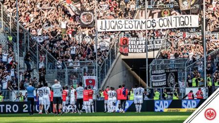 El bonito gesto de la afición del Eintracht Frankfurt con Lucas Torró