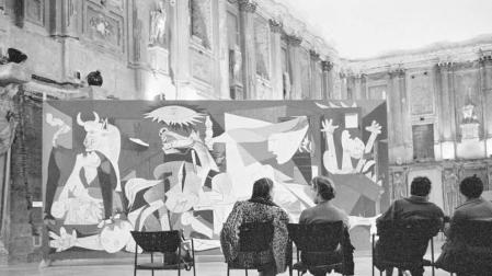 La muestra 'Picasso. El viaje del Guernica', en el paseo Sarasate hasta noviembre