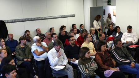 Los vecinos de Santa María la Real reclaman una línea de autobús nocturna