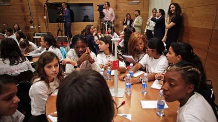 Alumnas de Sarriguren promocionan la igualdad de género con Acciona