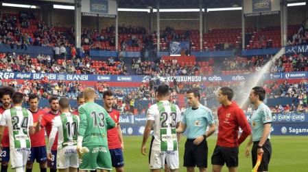 Fotos de la primera parte del partido.