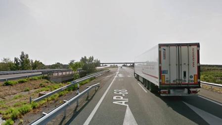 Muere un camionero tras sentirse indispuesto en la AP68 en Murchante