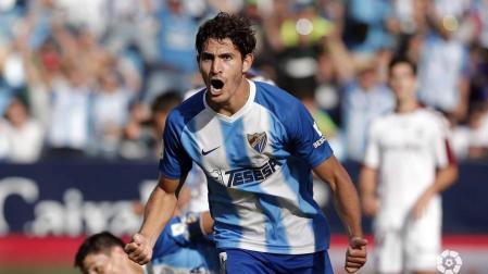 El Málaga refuerza el liderato con una remontada