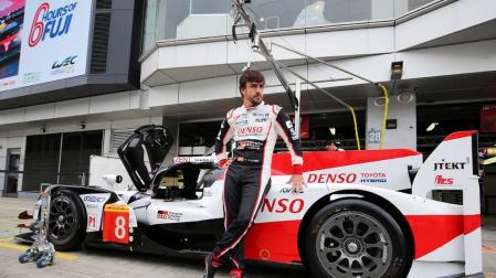 Alonso brilla a los pies del Monte Fuji con su Toyota