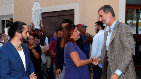 Los Reyes visitan varias casas de Sant Llorenç y conversan con los vecinos