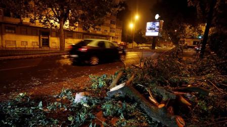 Vuelos cancelados y cortes de luz por el impacto de 'Leslie' en Portugal