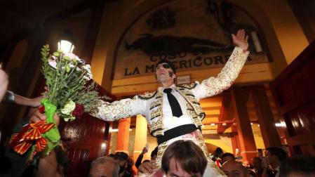 Padilla sale por la puerta grande en su despedida de los ruedos españoles