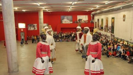 Los gigantes de Pamplona, una familia de acogida más para todos los menores