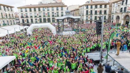 Imagen de parte de los asistentes a la Marcha Contra el Cáncer de la Ribera que tuvo lugar en Tudela el pasado 7 de octubre.