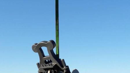 Imagen de una de las nuevas campanas, con Ablitas al fondo.