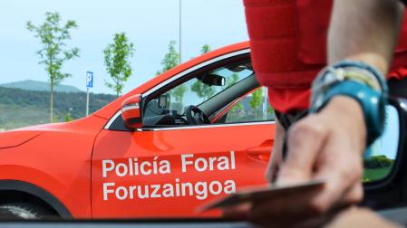 Multada en Cortes por conducir sin cinturón, drogada y con un machete