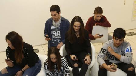 Prohibido usar el móvil cuando quedes conmigo