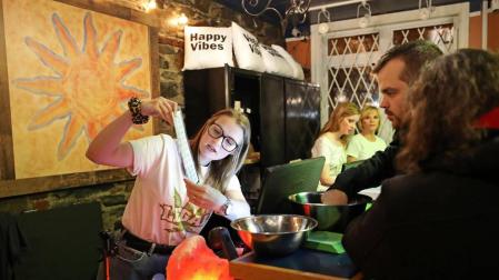 Los canadienses ya pueden comprar marihuana con fines recreativos