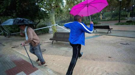 Las peores lluvias desde 2008 cortan carreteras y cierran escuelas y parques