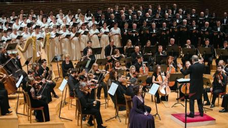 El Orfeón Pamplonés cerraba este sábado con una lluvia de aplausos su participación en las Noches Blancas de San Petersburgo tras dos conciertos que pusieron en pie al público del Mariinsky Concert Hall.