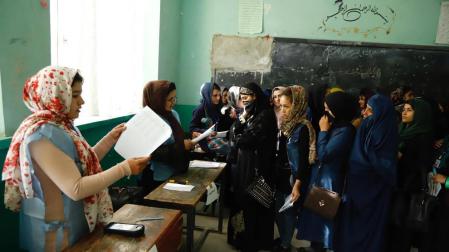 Se abren las elecciones de Afganistán marcadas por la amenaza de los talibanes