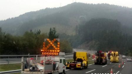 El vuelco de un camión en Amurrio provoca cortes en la AP-68 dirección a Zaragoza