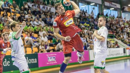 El Huesca impone su ritmo en Pamplona ante un impreciso Anaitasuna