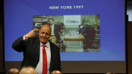 El periodista que usa el ajedrez para ilustrar a entrenadores y directivos en Pamplona
